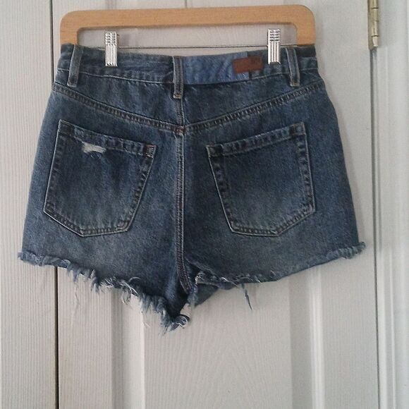 Blue Rival cut off rough hem distressed jean shorts  Sz 28 NWOT - Picture 4 of 9